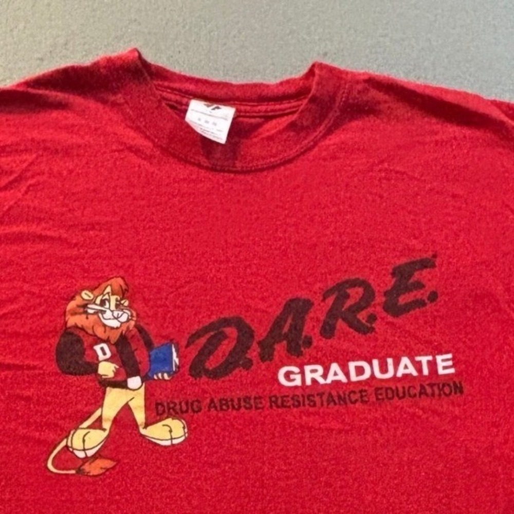 VTG Jerzees DARE Graduate T Shirt Mens XL Red Daren the Lion Graphic Tee Y2K